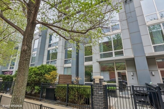 property at 1917 S Calumet Ave