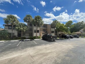 9846 Nob Hill Ln in Sunrise, FL - Building Photo - Building Photo