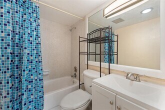 4154 Inverrary Dr, Unit 403 in Lauderhill, FL - Building Photo - Building Photo