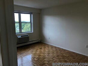 185 Freeman St in Brookline, MA - Building Photo - Building Photo