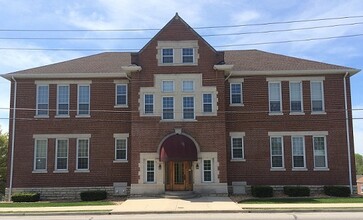 1107 W Main St, Unit 11 in Jefferson City, MO - Foto de edificio - Building Photo