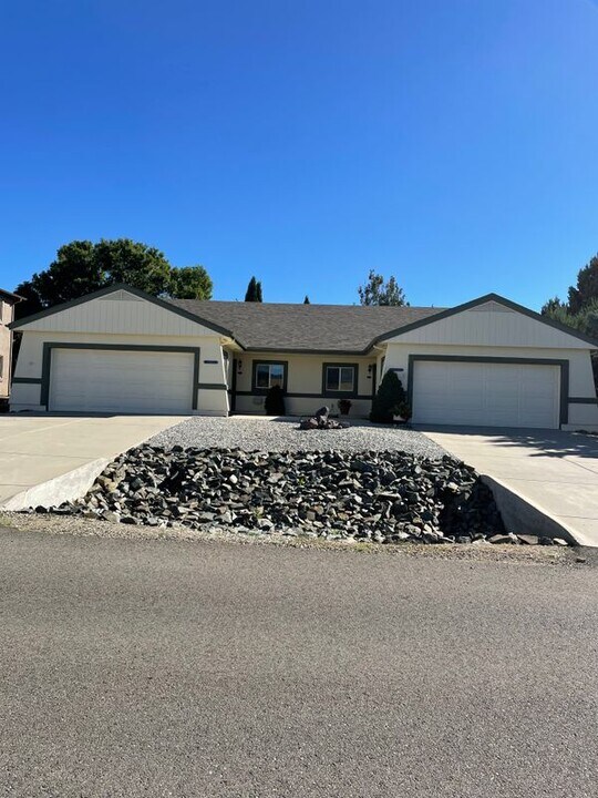 873 N Old Chisholm Trail in Dewey, AZ - Building Photo