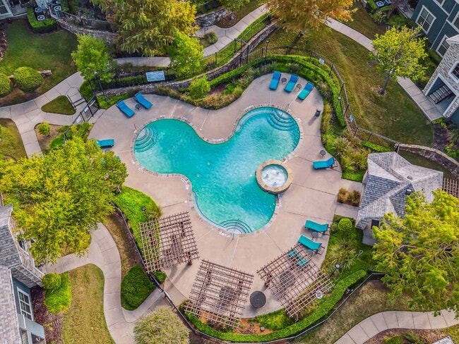 Riachi at One21 in Plano, TX - Foto de edificio - Building Photo