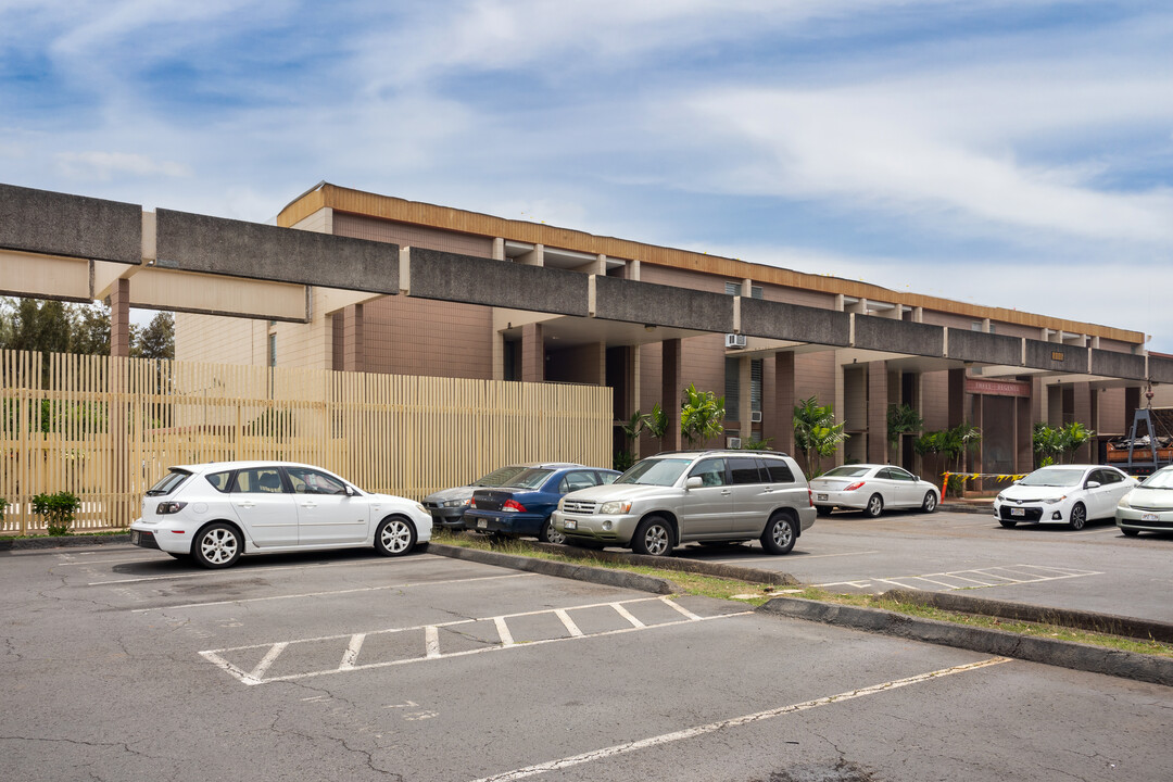 Three Regents in Honolulu, HI - Building Photo