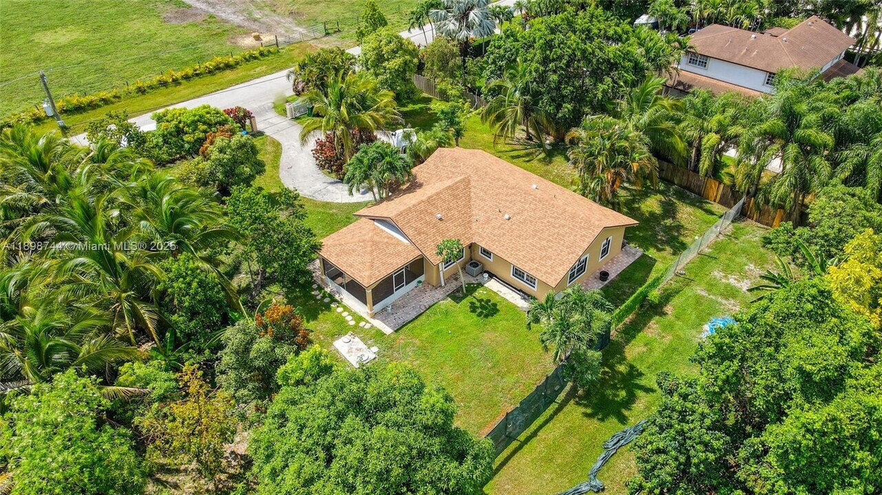 5130 SW 208th Ln in Southwest Ranches, FL - Building Photo