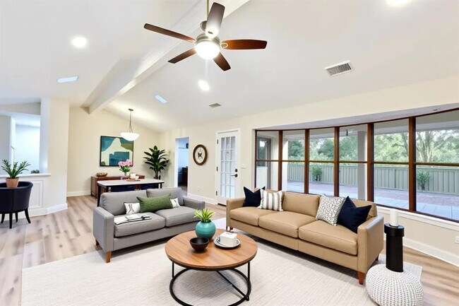 2120 Wychwood Dr in Austin, TX - Building Photo - Building Photo