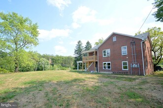 2320 Valley Rd in Berkeley Springs, WV - Building Photo - Building Photo