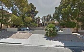 La Casa Apartments in Desert Hot Springs, CA - Building Photo - Building Photo