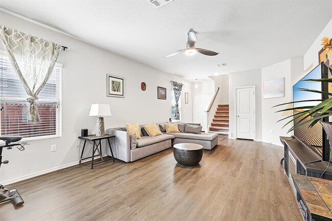 10713 Dimitrios Dr in Austin, TX - Building Photo - Building Photo