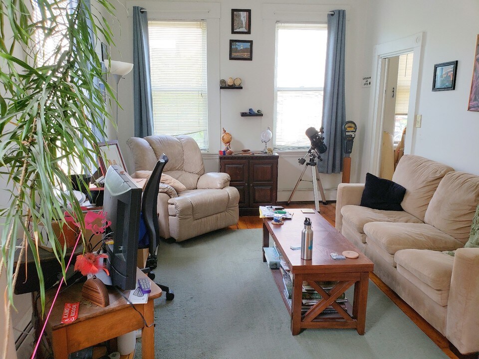 224 Banks St-Unit -2 in Cambridge, MA - Building Photo