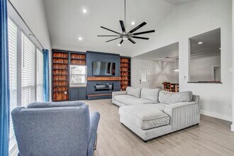 109 Les Ln in Smithville, TX - Building Photo - Building Photo