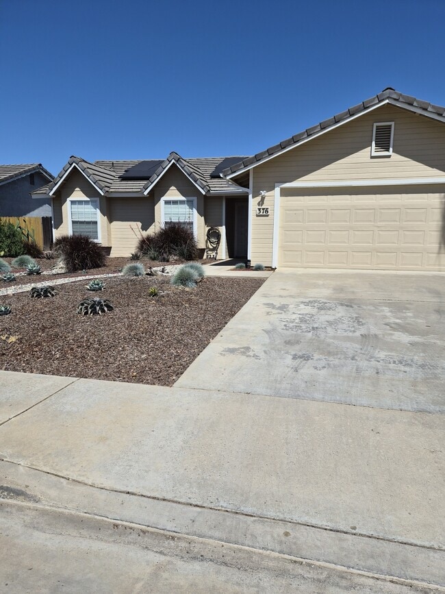 376 E Sycamore Ave in Reedley, CA - Building Photo - Building Photo