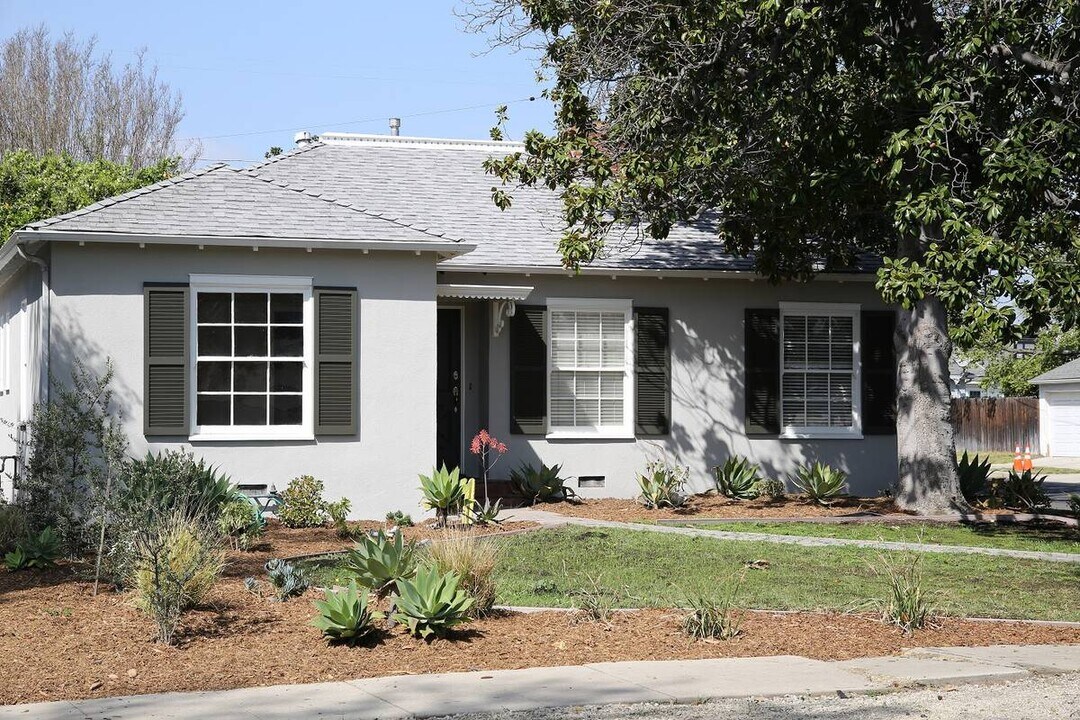 4959 Willowcrest Ave in North Hollywood, CA - Foto de edificio