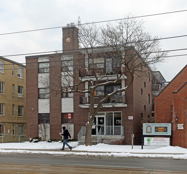 2377 Lake Shore Blvd W in Toronto, ON - Building Photo - Building Photo