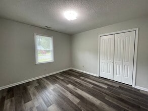 307 Cedar Crk Dr in Jacksonville, NC - Building Photo - Building Photo