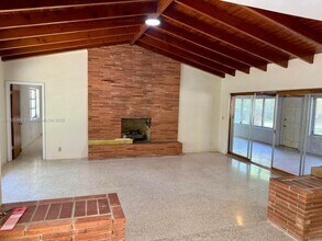 8055 SW 122nd St in Pinecrest, FL - Building Photo - Building Photo