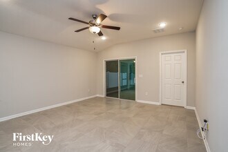 13816 Harlowton Ave in Jacksonville, FL - Foto de edificio - Building Photo