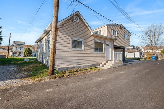 423 2nd Ave in Carnegie, PA - Foto de edificio - Building Photo