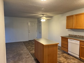 17260 SW Heritage Ct in Beaverton, OR - Building Photo - Building Photo