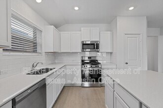 212 Misted Grass Trl in Georgetown, TX - Foto de edificio - Building Photo