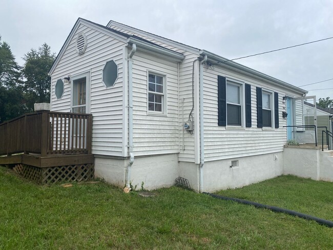 2518 Denniston Ave SW in Roanoke, VA - Building Photo - Building Photo