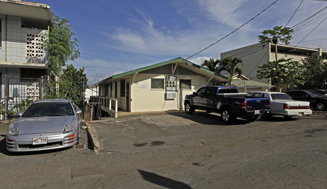 818 Bannister St in Honolulu, HI - Building Photo - Building Photo