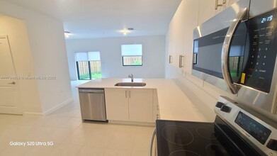 226 SW 159th Ct in Pembroke Pines, FL - Building Photo - Building Photo