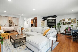 157 Beacon St, Unit 1 in Boston, MA - Building Photo - Building Photo