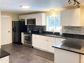 157 Louden Rd in Saratoga Springs, NY - Building Photo - Building Photo