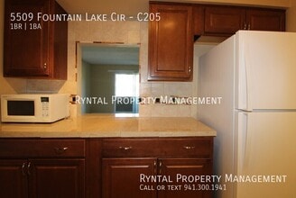 5509 Fountain Lake Cir in Bradenton, FL - Building Photo - Building Photo