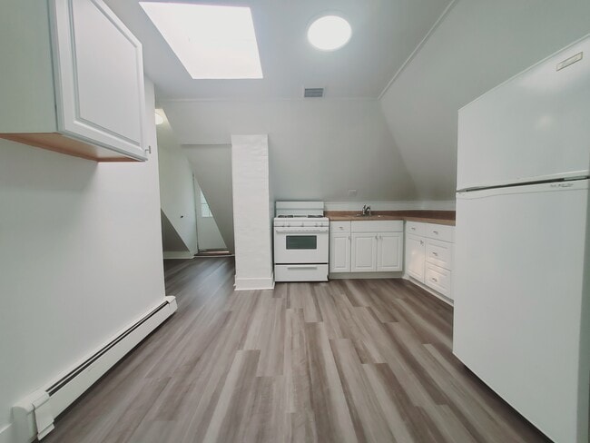 76 Lindale St, Unit 3 in Stamford, CT - Building Photo - Building Photo