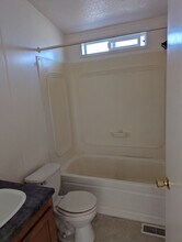 2390 Poole Way in Carson City, NV - Foto de edificio - Building Photo