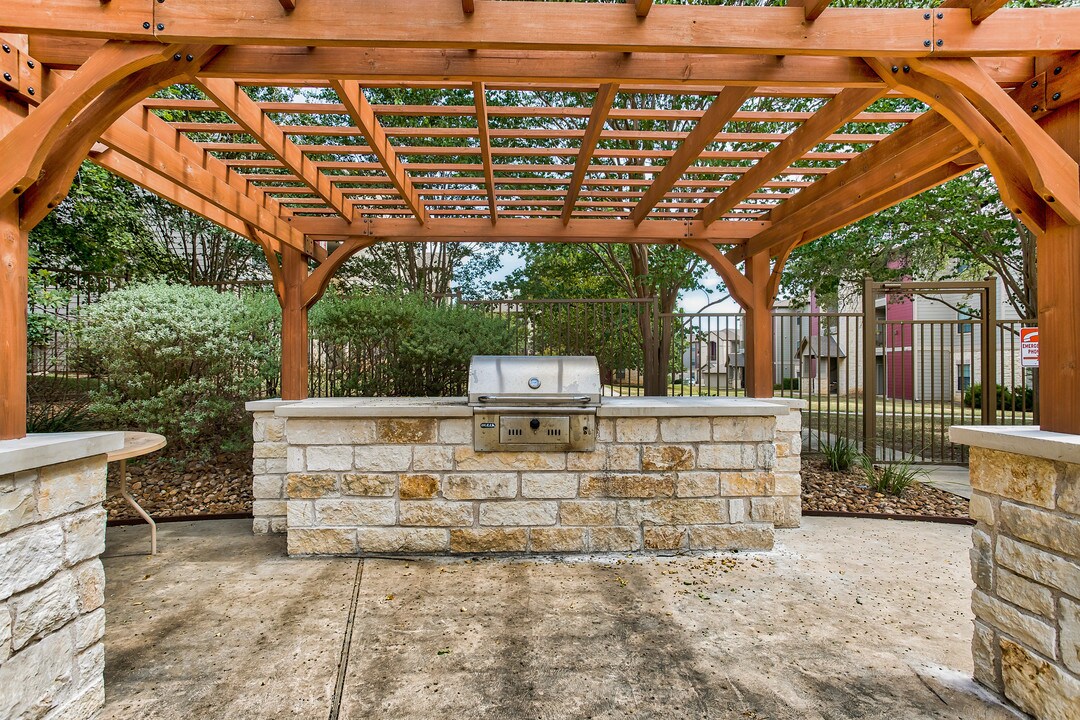 Vistas of Vance Jackson Apartments in San Antonio, TX - Foto de edificio