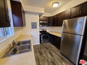 7117 Hawthorn Ave in West Hollywood, CA - Building Photo - Building Photo