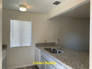 2811 W Mission Ct in Visalia, CA - Building Photo - Building Photo