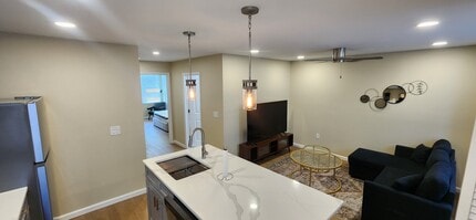 5721 N 13th St, Unit #2 in Philadelphia, PA - Building Photo - Building Photo