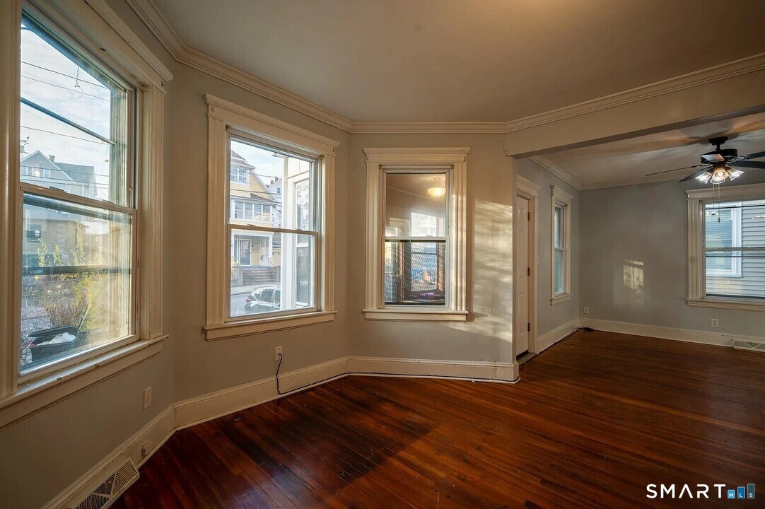 166 Beaver St in Ansonia, CT - Building Photo