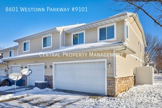 8601 Westown Pkwy in West Des Moines, IA - Building Photo - Building Photo