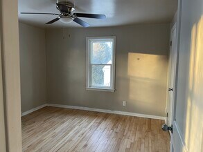 13496 Velp Ave, Unit B in Suamico, WI - Building Photo - Building Photo