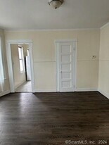 481 Hollister Ave in Bridgeport, CT - Building Photo