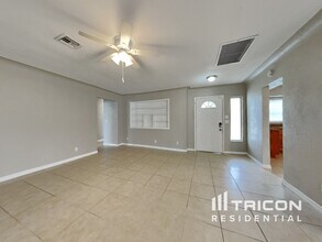 4225 Cortez Way S in St. Petersburg, FL - Building Photo - Building Photo