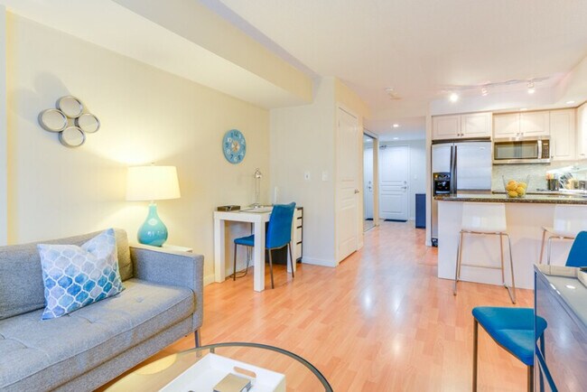 214 Adelaide St W in Toronto, ON - Building Photo - Building Photo