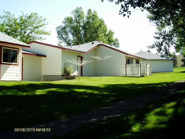 Riverview Villa Apartments in Forsyth, MT - Building Photo - Building Photo