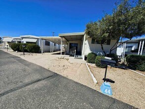 16005 N 32nd St in Phoenix, AZ - Building Photo - Building Photo