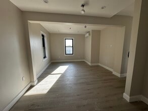 56 Sachem St, Unit 2 in Lynn, MA - Foto de edificio - Building Photo