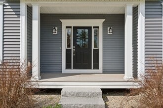 2 Lodge Dr in Saco, ME - Building Photo - Building Photo