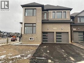 3 Pinnacle Ct in Hamilton, ON - Building Photo