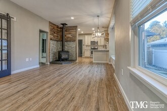 1246 E 1st Ave in Camas, WA - Building Photo - Building Photo