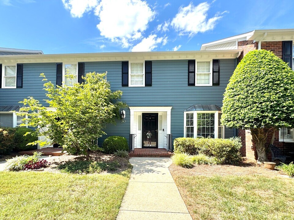 1119 Summer Pl in Greensboro, NC - Building Photo
