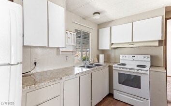 1240 S Comstock Cir in Pahrump, NV - Building Photo - Building Photo